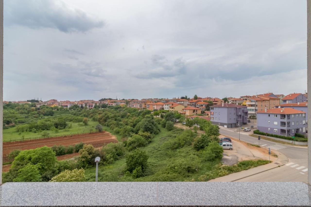 Lovely Apartment Near Centar Pula Exterior photo